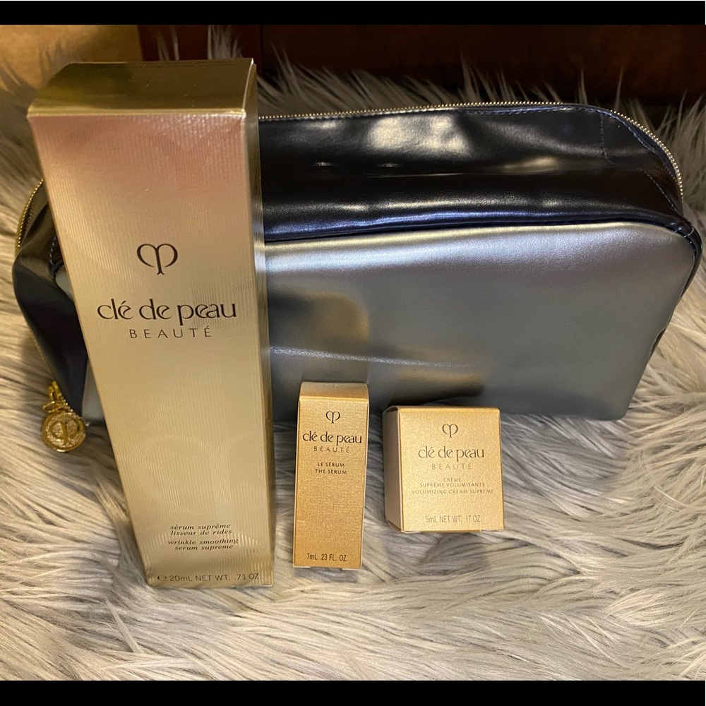Cle de Peau Beaute Gift Set with Pouch Cosmetics Bag *NEW* In Original Packaging